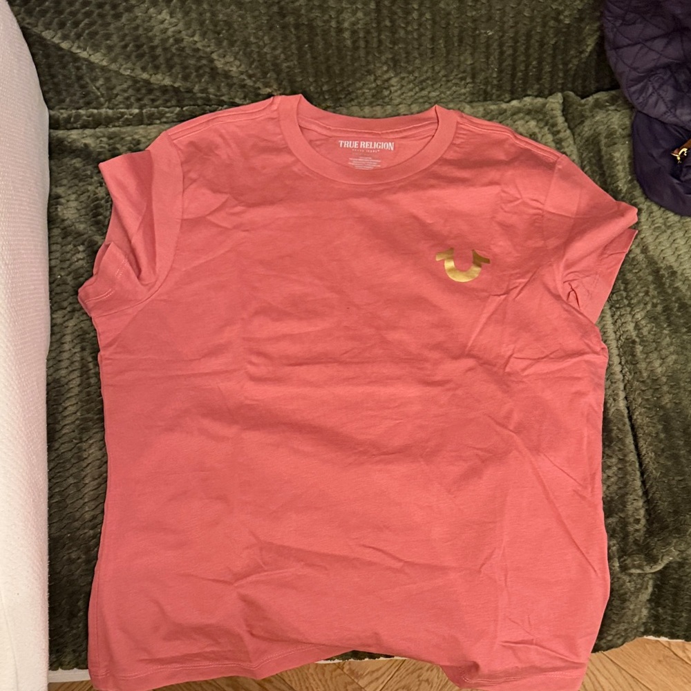 True Religion  Coral Tee with Gold Logo sz M